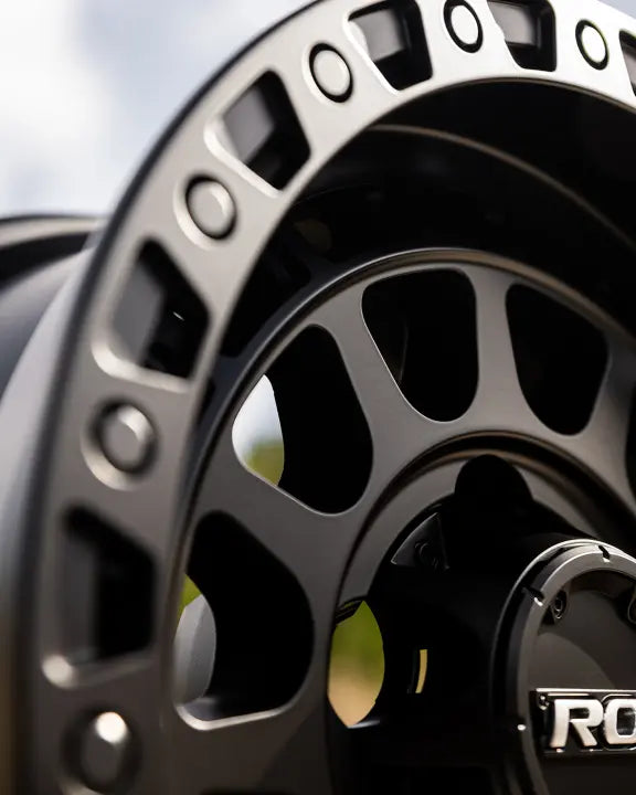 ROH Assault matt black wheel close-up of beadlock-style lip and anodised bolts