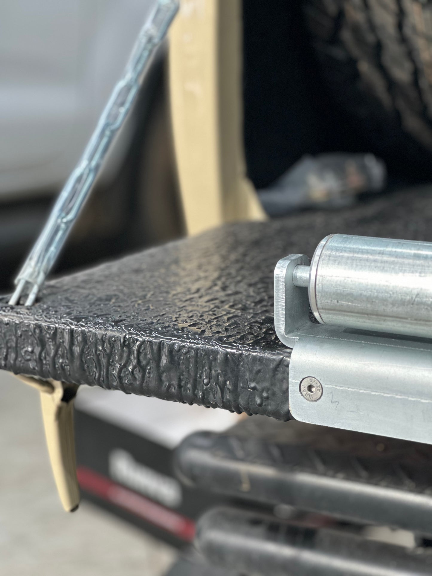 D.A.G | Tailgate Roller