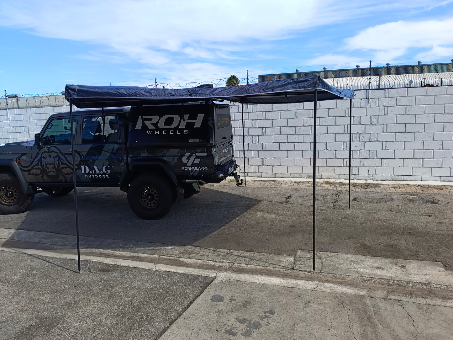 D.A.G XL 2.5M 270 Degree Buffalo Wing Awning